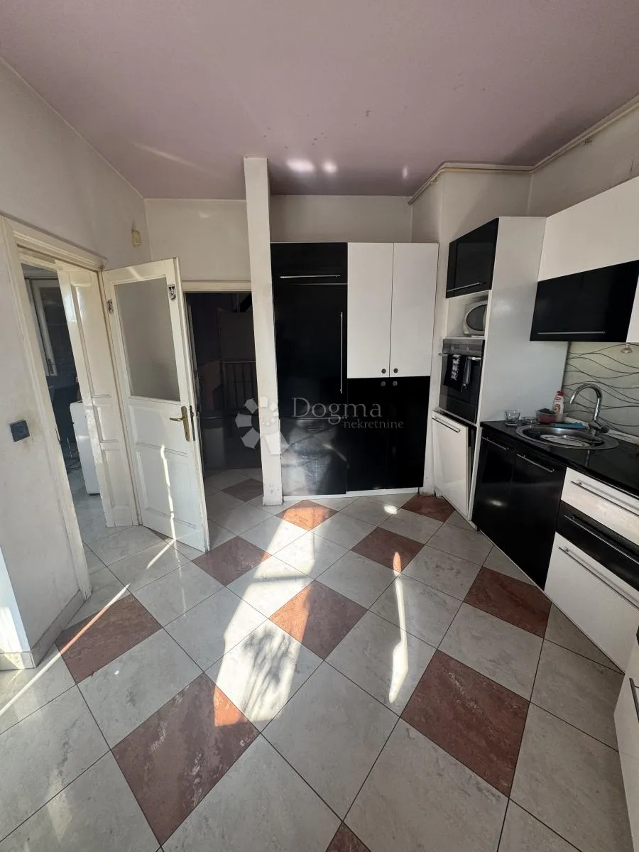 vila 425.99 m2 + 1294 m2 dvorište - prilika - slika 6