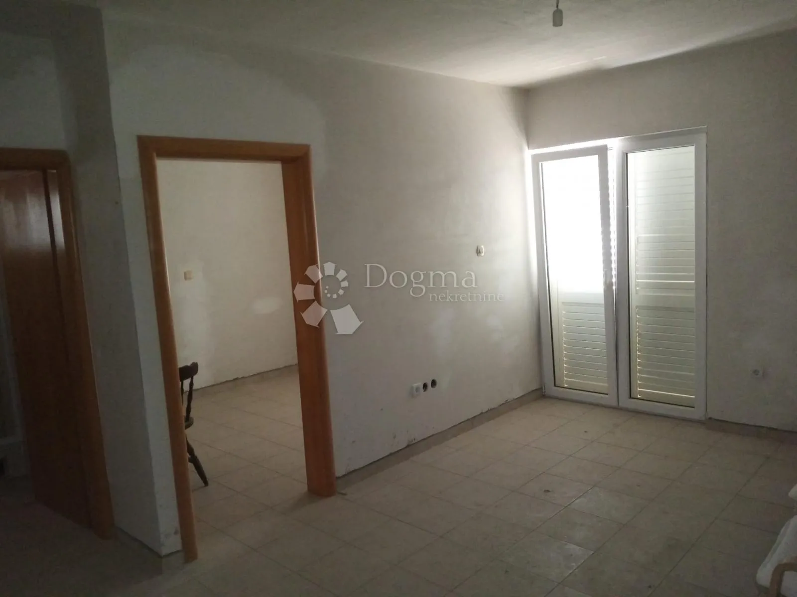 ekskluzivni objekat sa poslovnim prostorima, stanom i 8 apartmana - slika 10