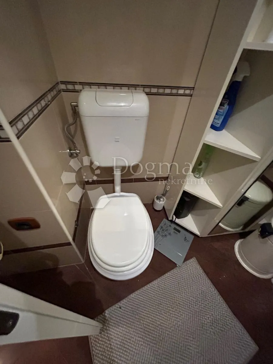 za poslovne ljude, apartman u vili uz more ! - slika 7