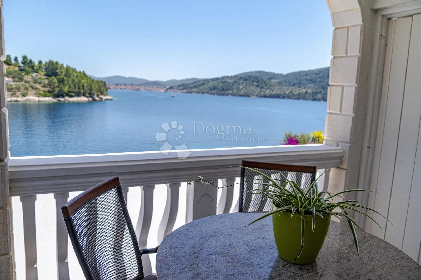 prvi red do mora: samoodrživa apartmanska vila s uhodanim poslovanjem – vela luka, korčula - slika 91