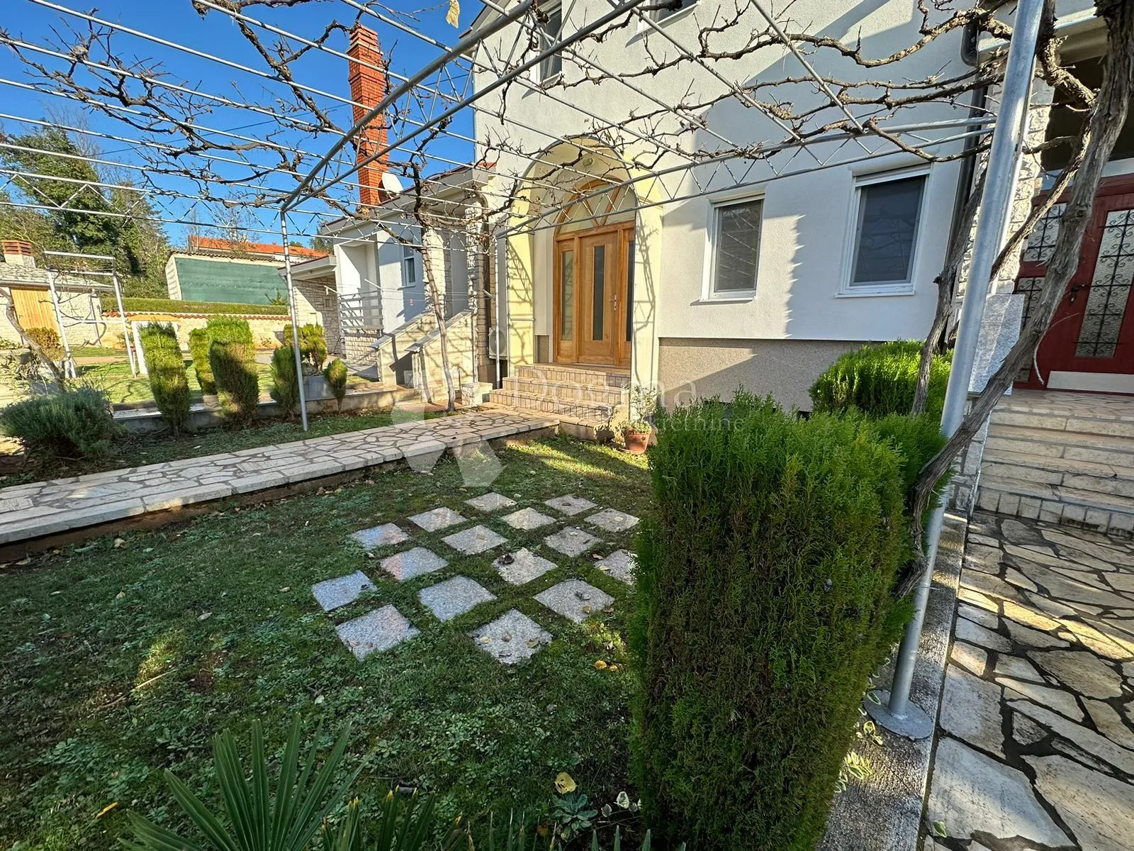 apartmanska kuća na 50 metara do mora - slika 15