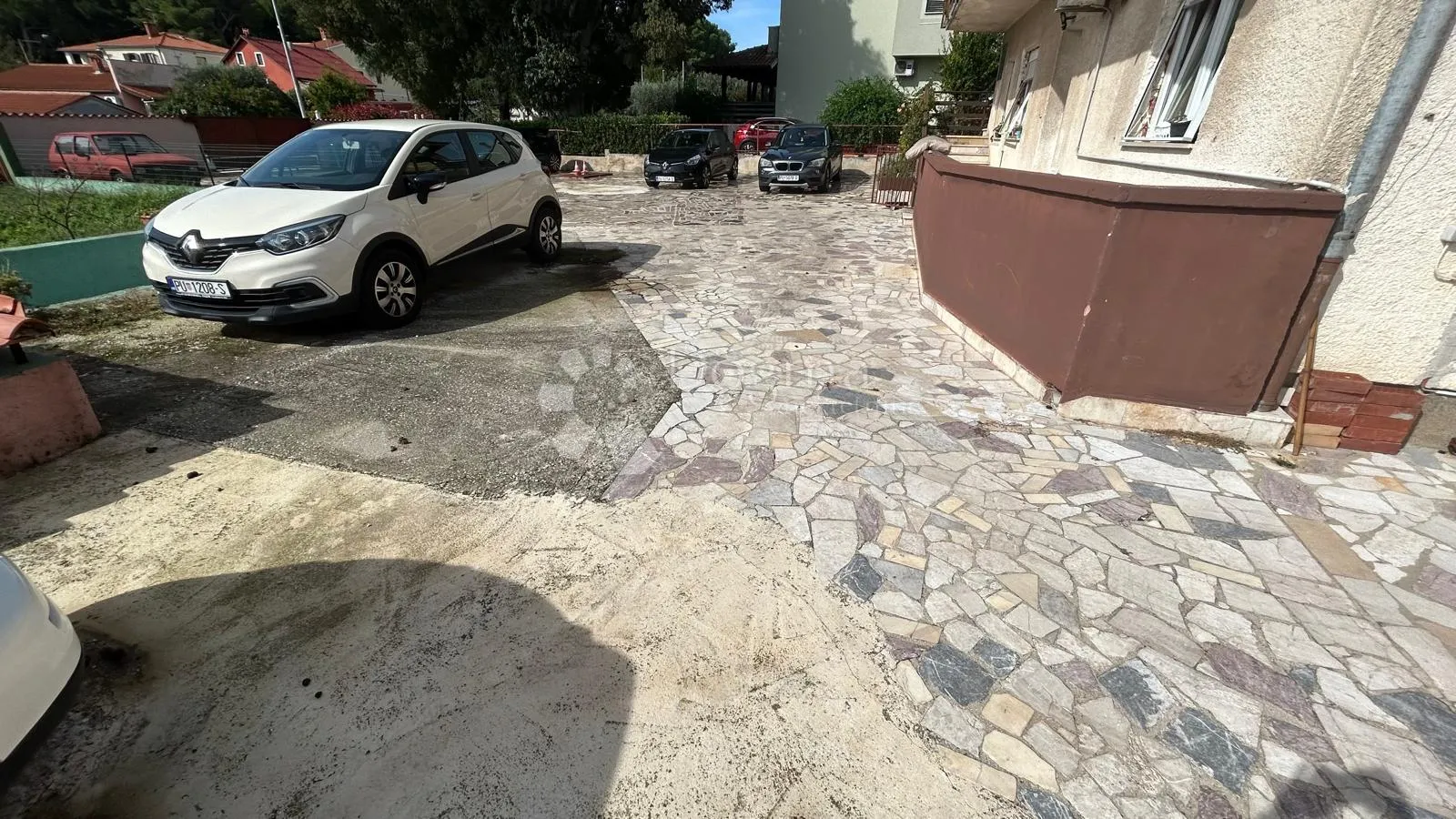 prilika!! veliko građevinsko zemljište s kućom - pula - slika 5