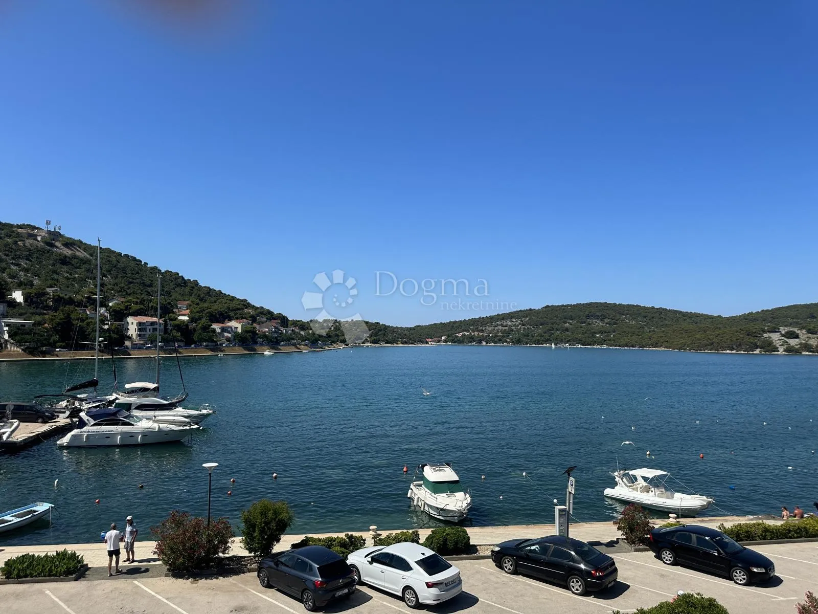 kuća s velikim potencijalom, prvi red do mora, tisno - slika 2