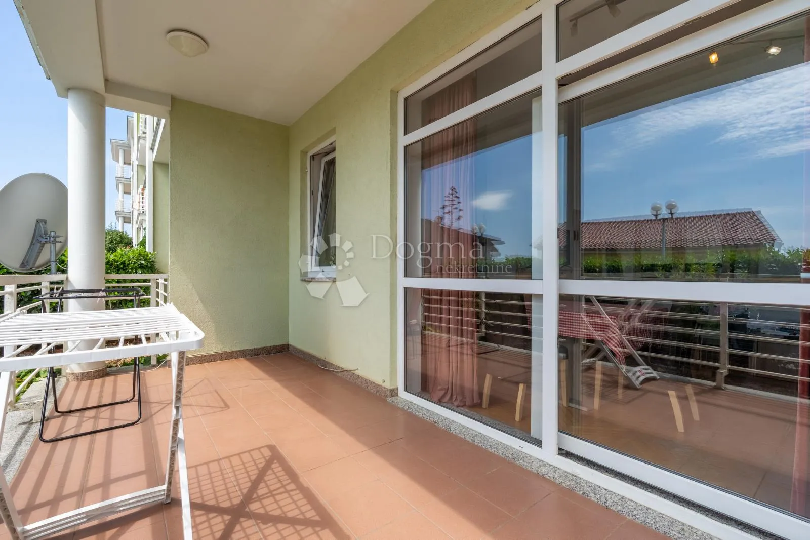 grad krk – elegantan apartman s privatnim vrtom, dvije terase i parkirnim mjestom - slika 4