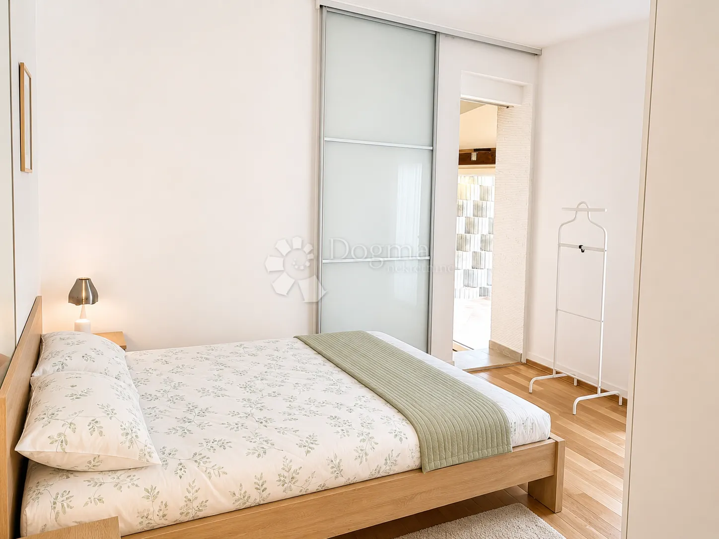 prilika-trosoban stan s privatnim vrtom i 2 parkirna mjesta - slika 10