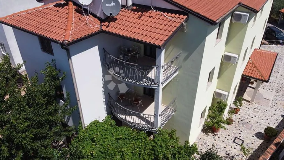 kuća sa apartmanima - slika 2