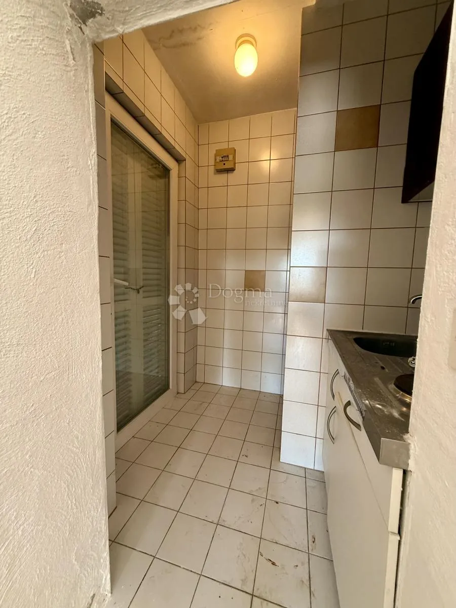 prodaje se apartman u centru malog lošinja - slika 11