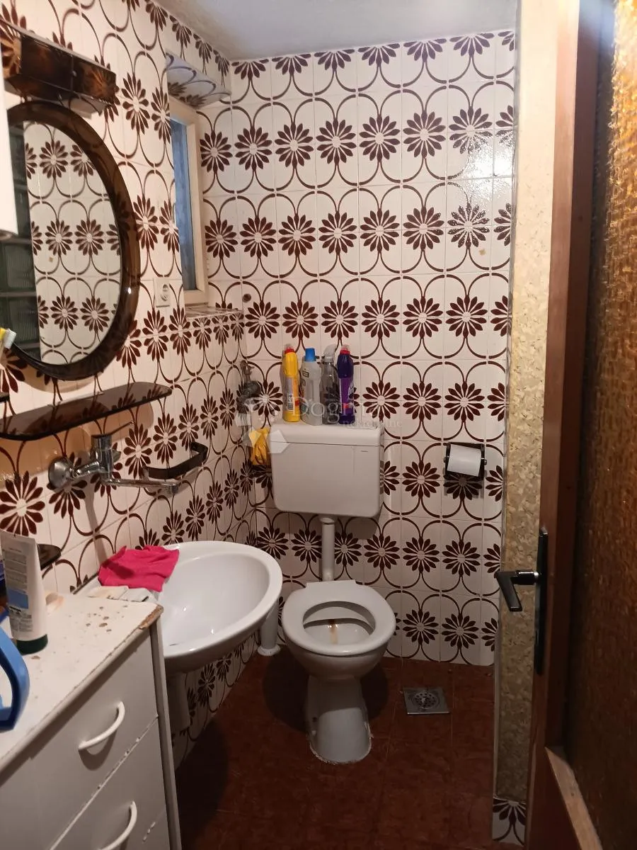 kuća za adaptaciju kaštel lukšić - slika 14