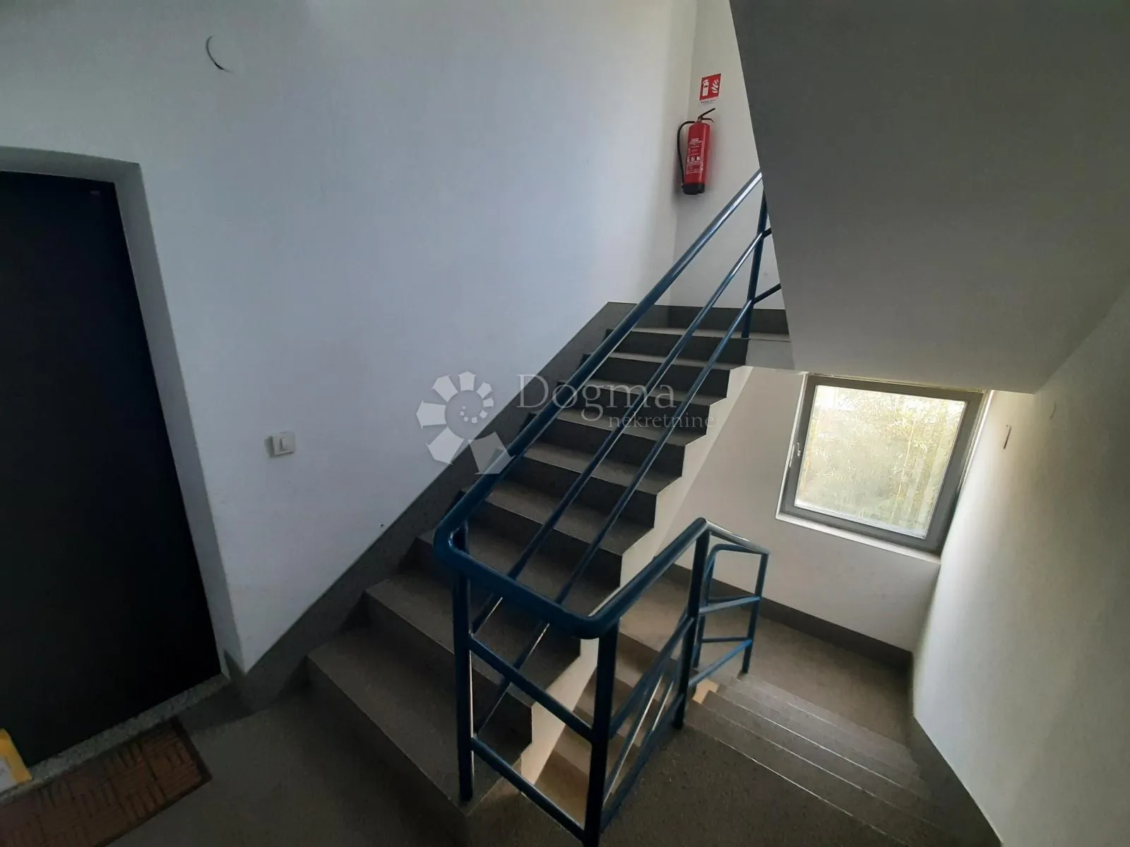 idealan obiteljski stan s 2 lođe, parking, mir i zelenilo - slika 21