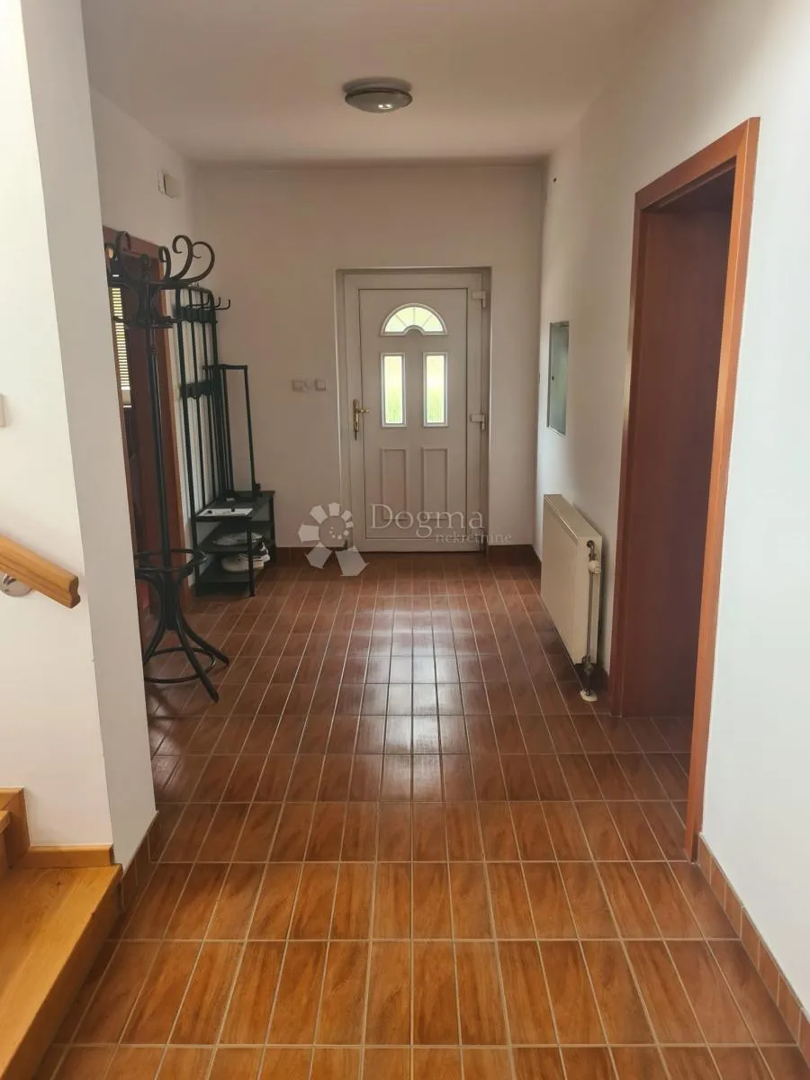 imanje u čalincu s romantičnom kurijom i modernom kućom - slika 6