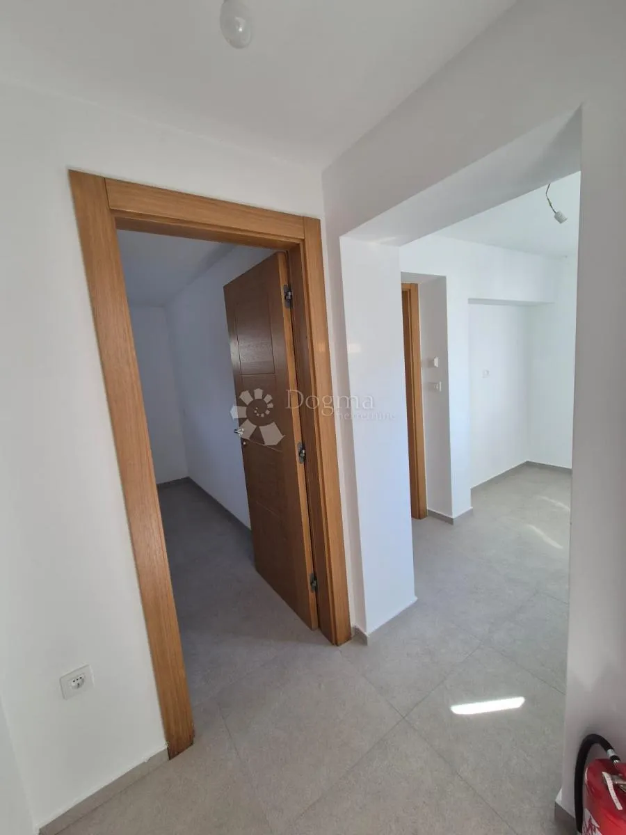 prodaje se – elegantan stan dvosoban s mogućnošću dodatnog suterena, primošten - slika 15