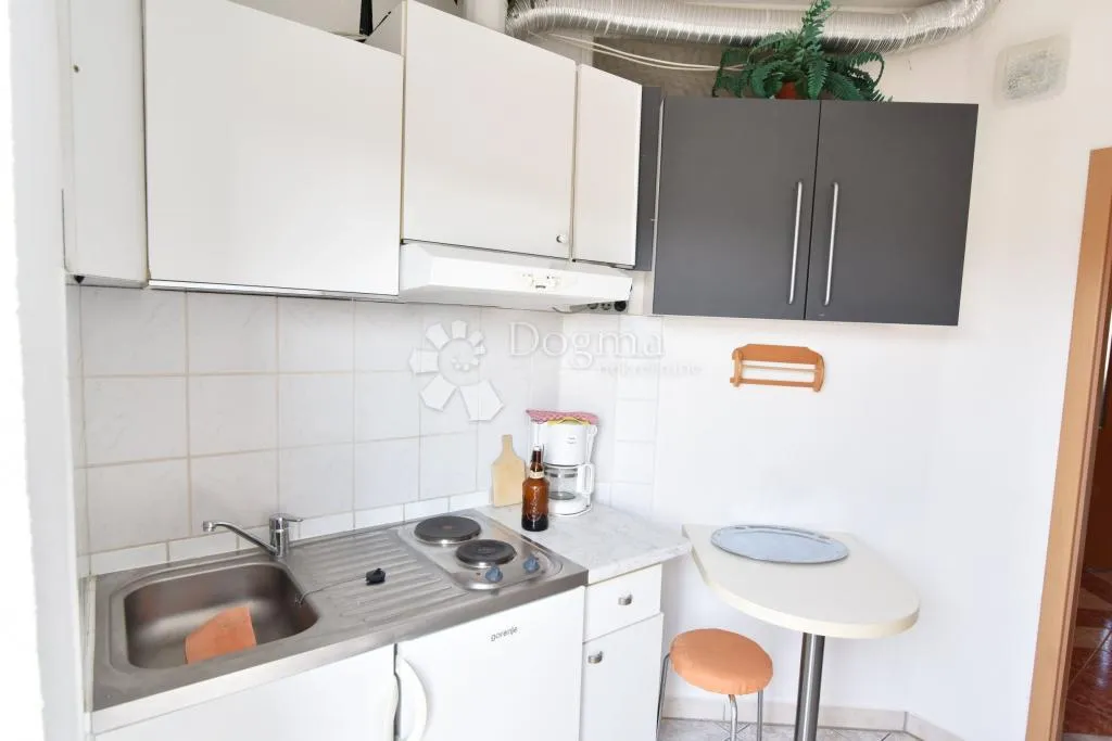 diklo-vila 80m od mora, 7 stambenih jedinica! - slika 11