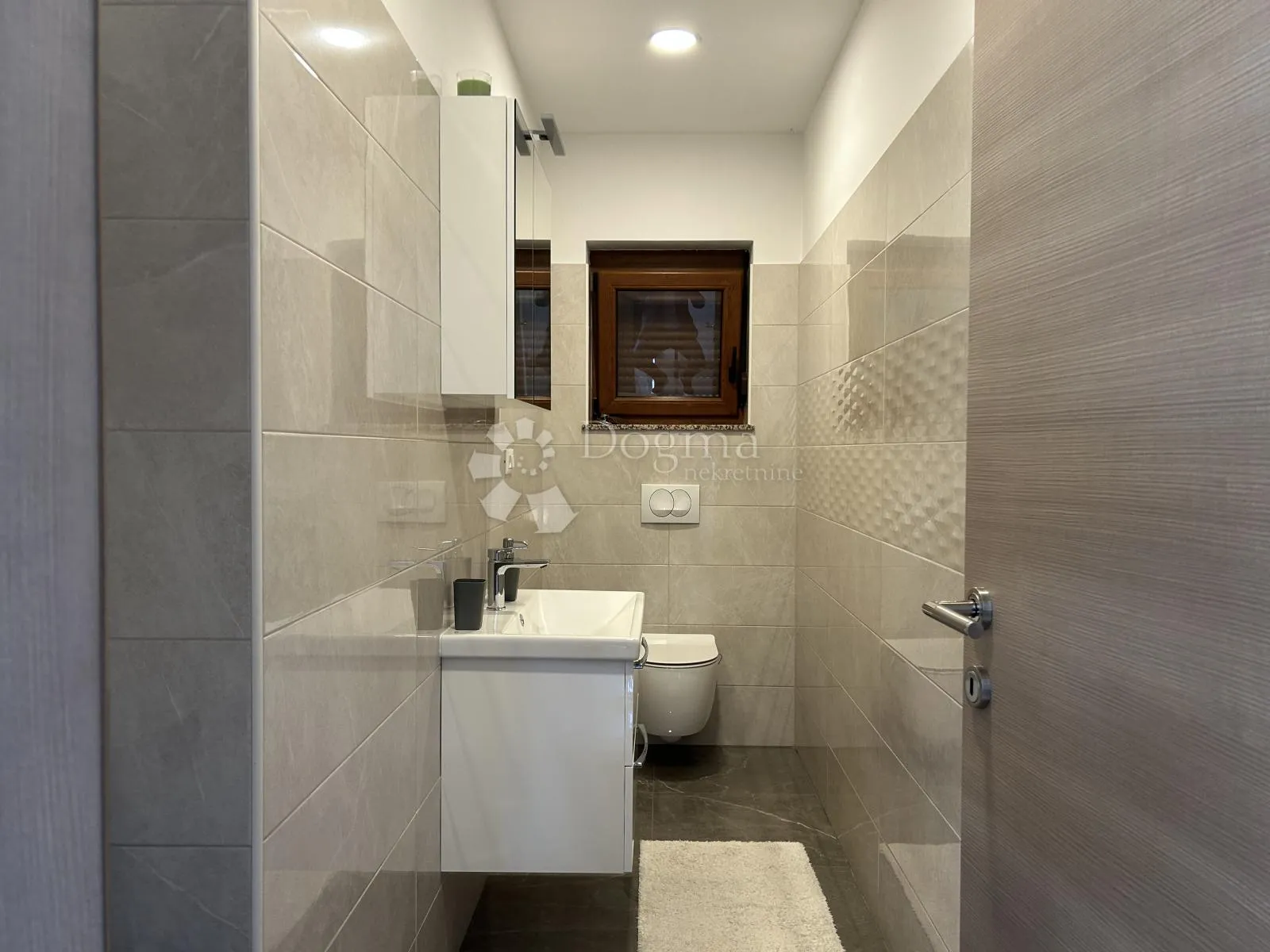 srdoči – 3s+db, etaža kuće, pogled more, balkon - slika 11