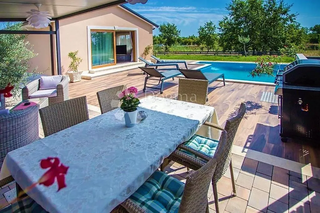 ljupka prizemnica sa bazenom, okolica poreča - slika 23