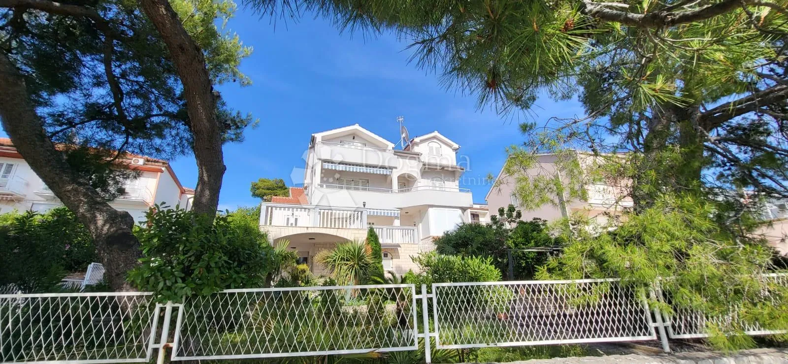 žaborić-predivna villa uz more - slika 9