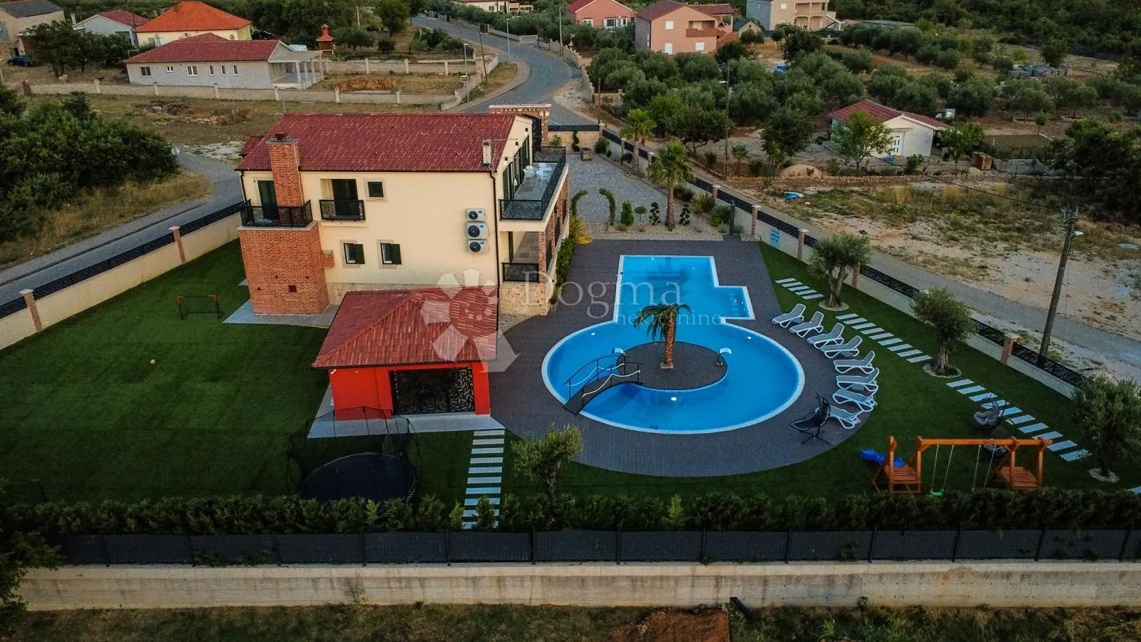 hacienda s najvećim privatnim bazenom u okolici - slika 22