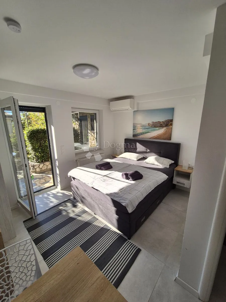 višestanbena kuća s 11 apartmana - slika 16