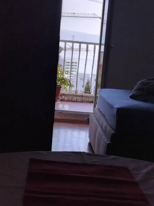 prodaje se – prostran 4-sobni stan na žnjanu, split - slika 11