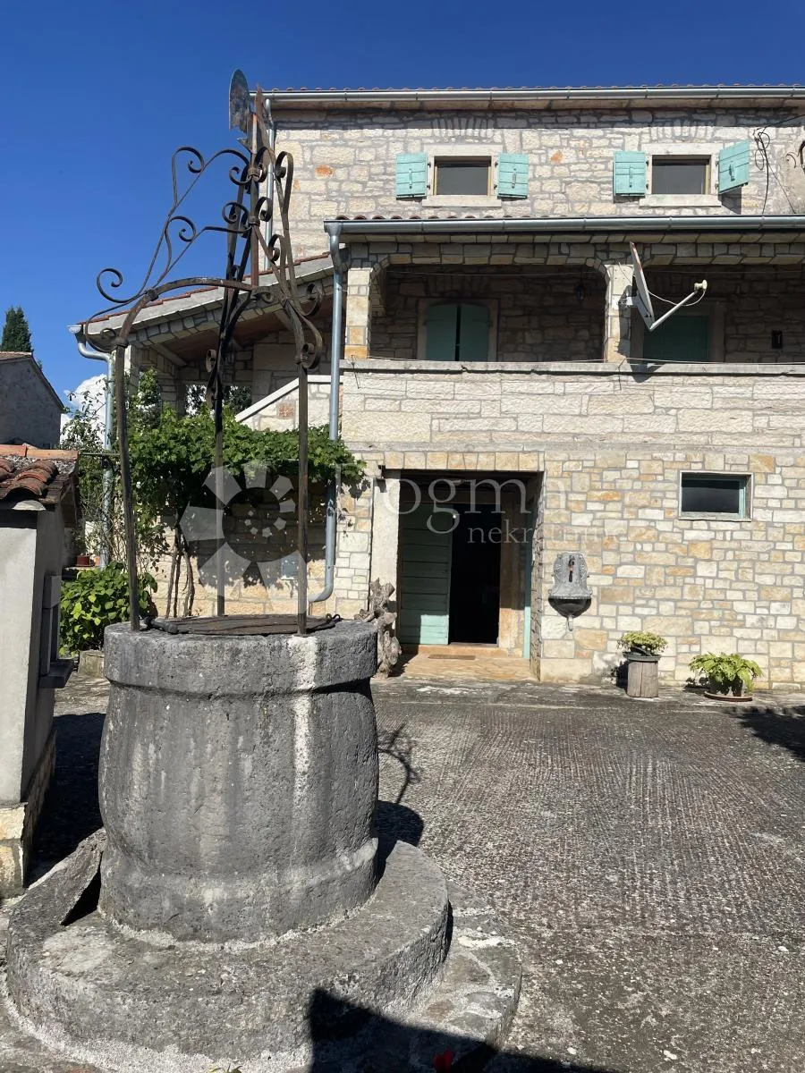 krasna kamena kuća - slika 3