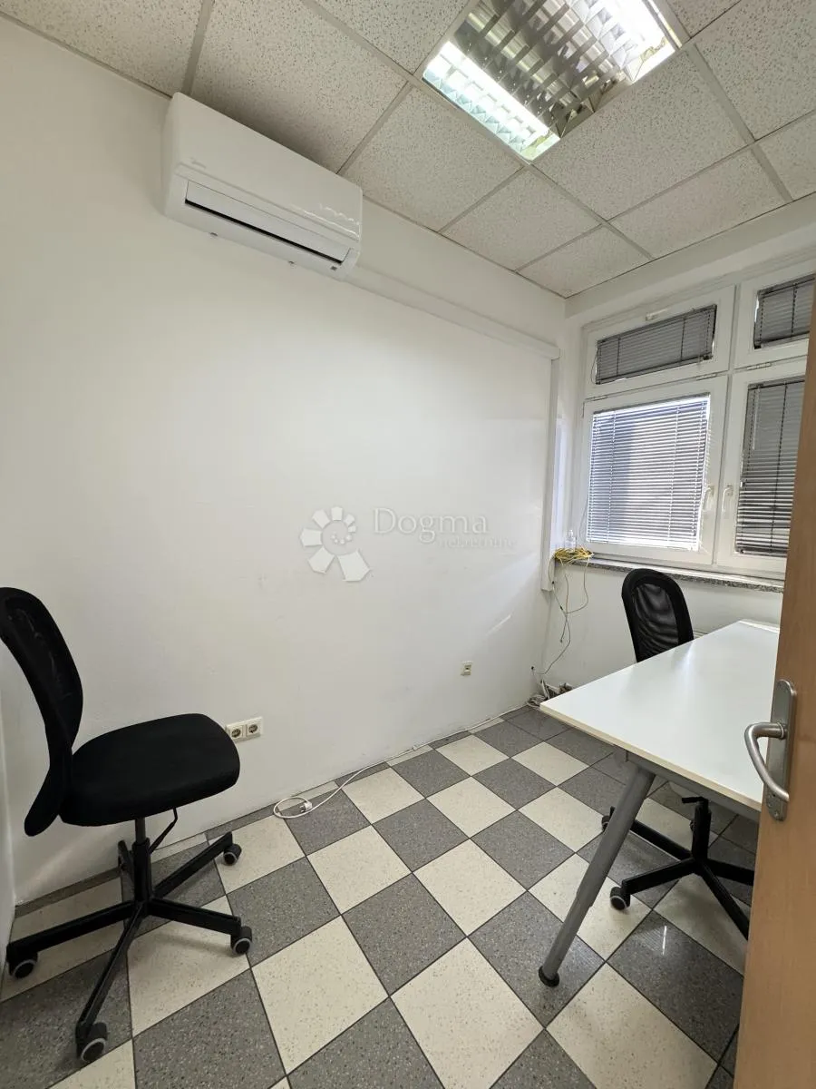 prilika - 300 m2 ili 150 m2 - po potrebi - slika 17