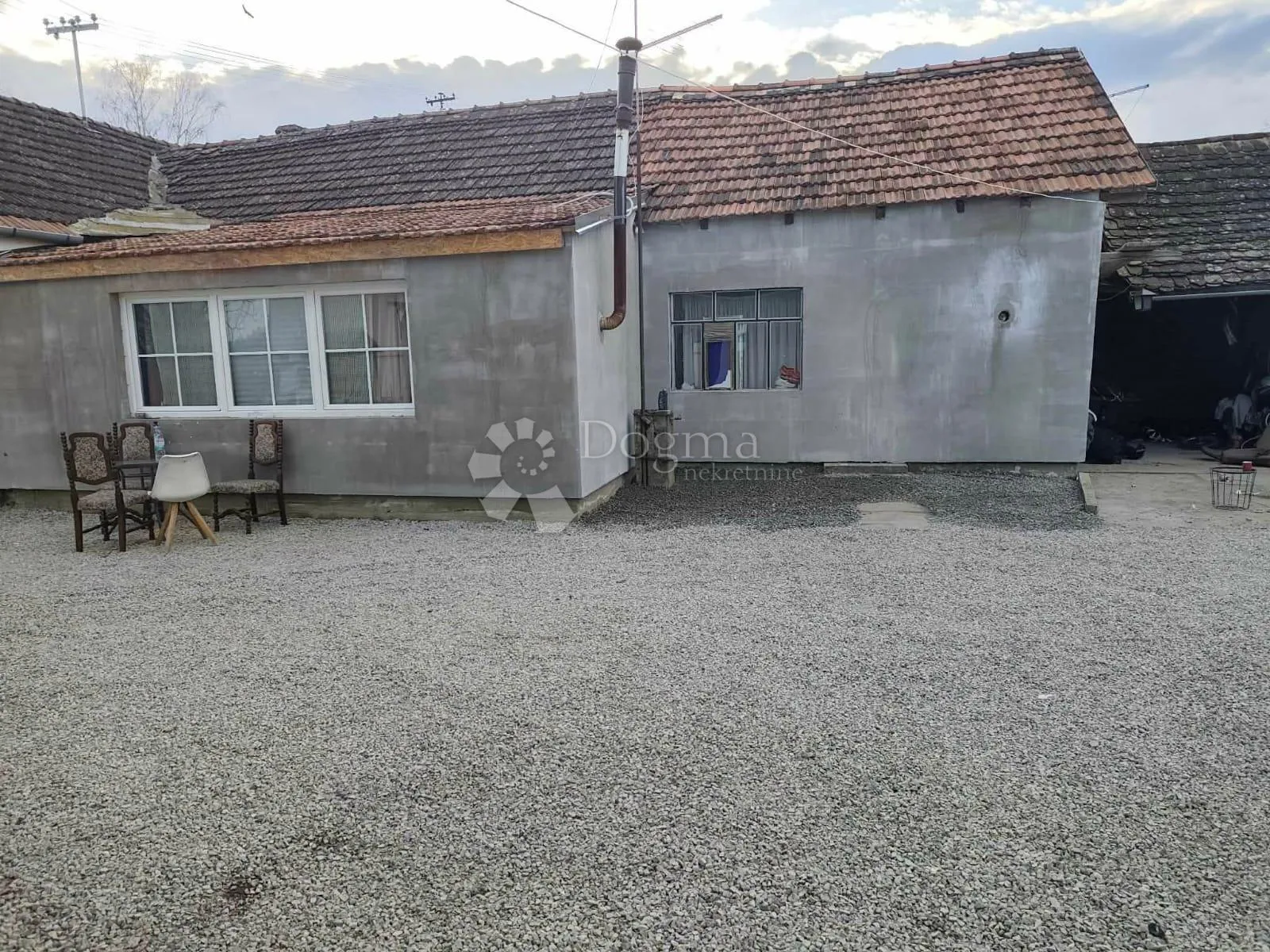 kuća s okućnicom i velikim zemljištem u koški - slika 2