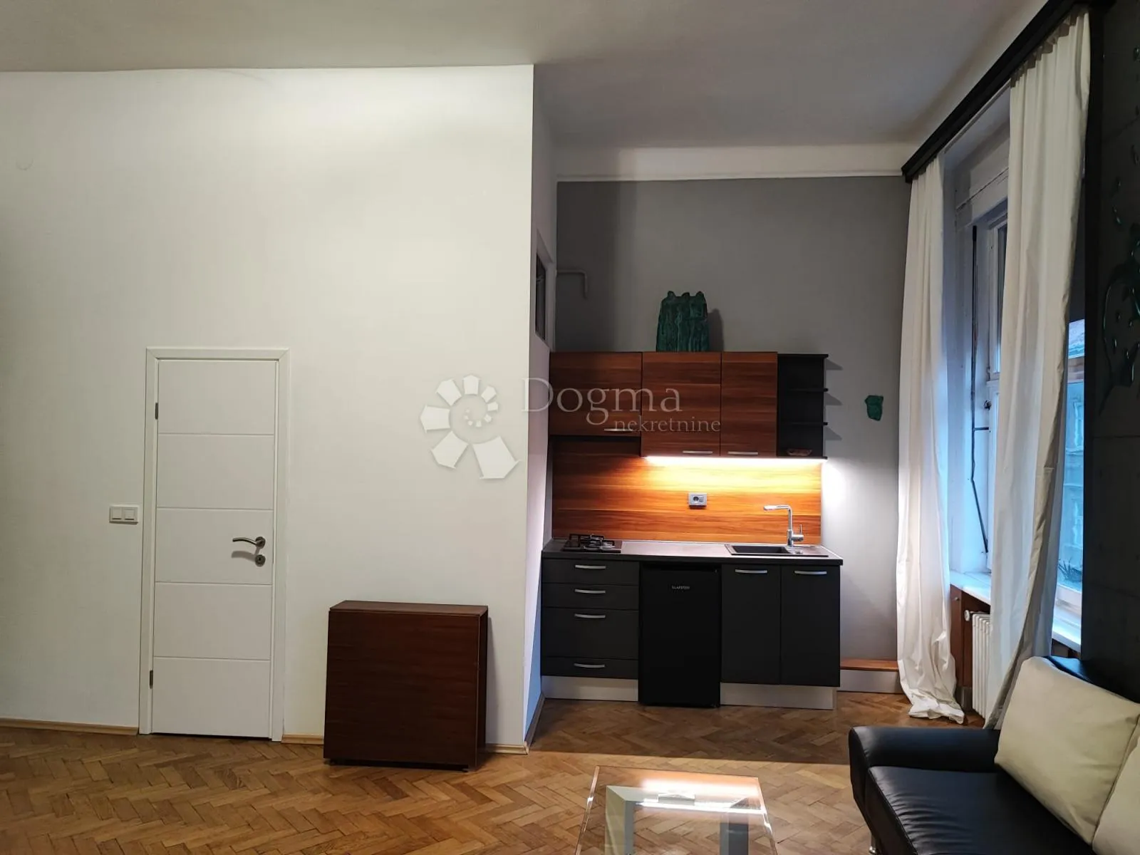 elegantna gradska rezidencija s terasom + vpm - slika 14