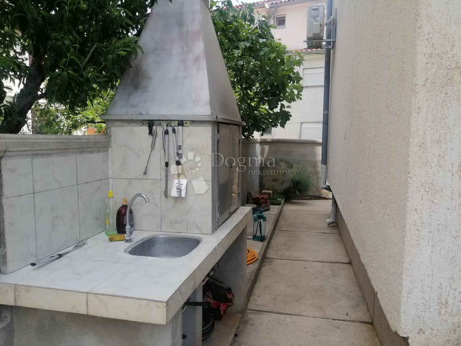 tribunj - kuća s 9 apartmana + građevinska parcela 418 m2 - slika 7