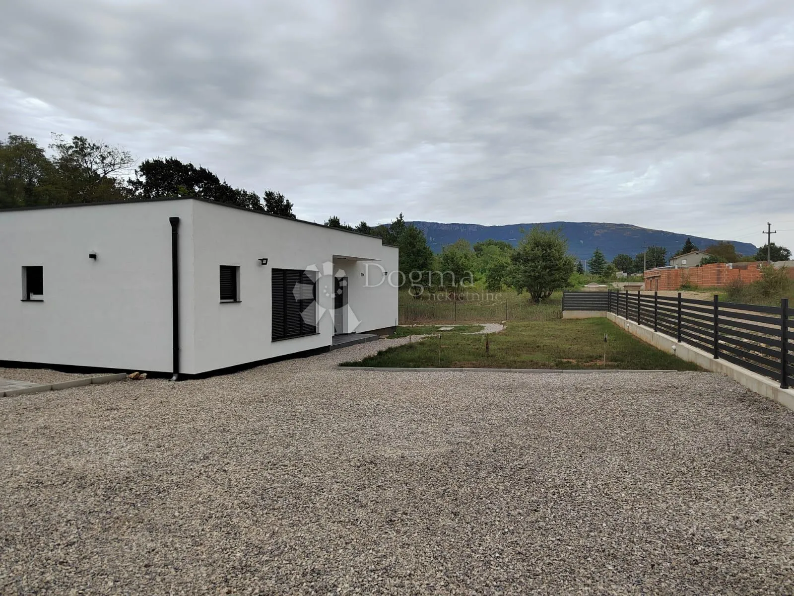 raritet u ponudi: nova vila s bazenom - slika 9