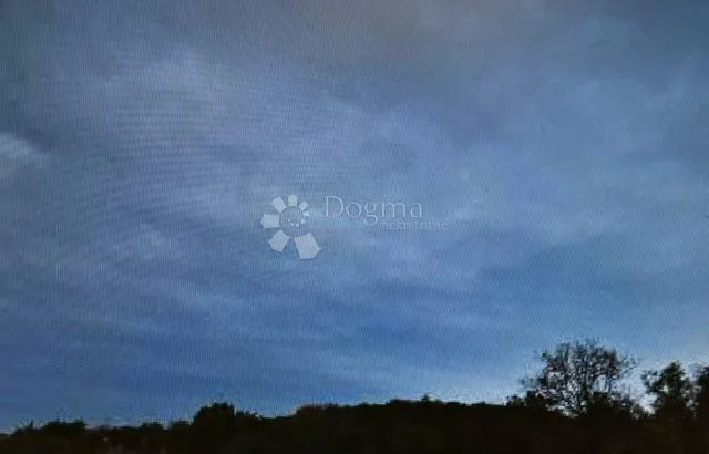 trsat, teren u stambenoj zoni, neizgeađeno područje - slika 2