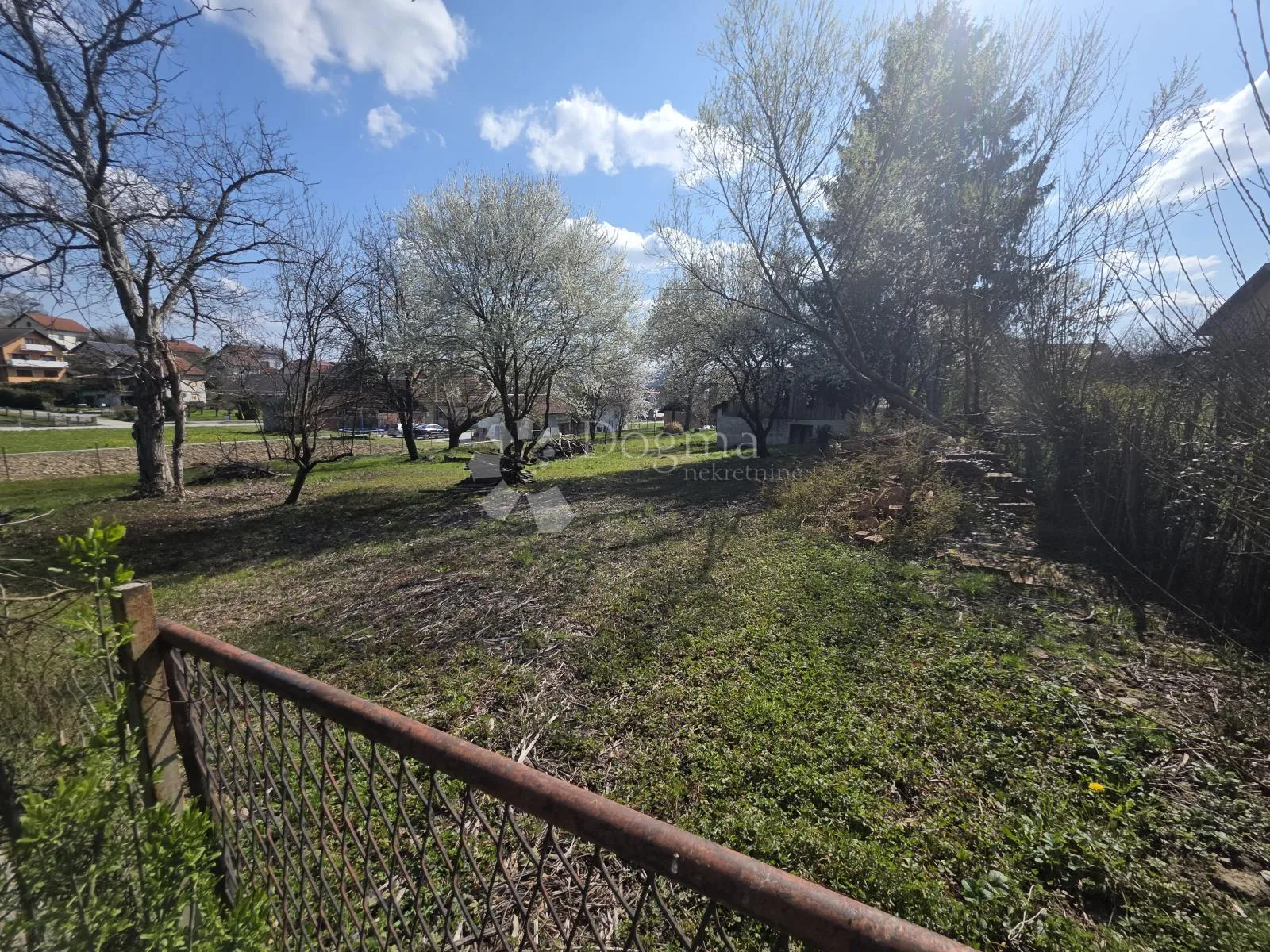 građevinsko zemljište u centru bedekovčine – 1.748 m², odlična lokacija i ravan teren - slika 2