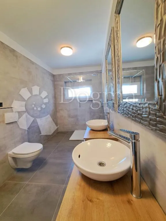 urbana vila na korak od mora - slika 27