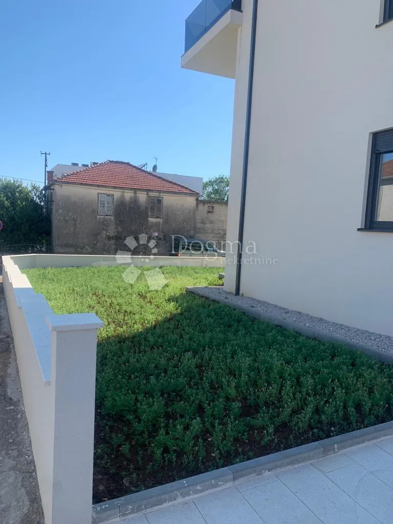 vodice-novogradnja sa garažom, 143m2 - slika 12