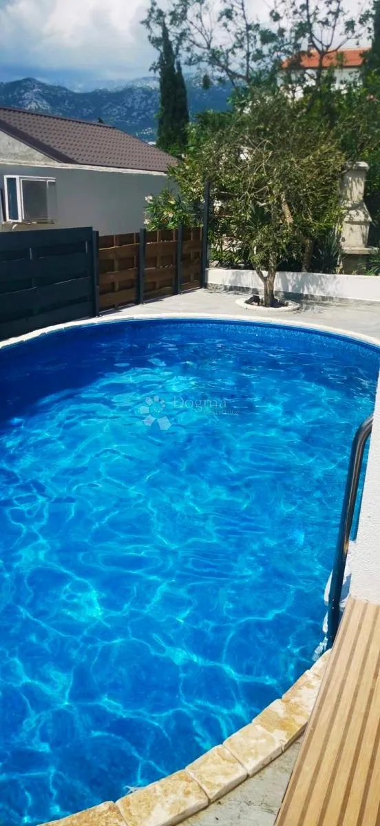 rovanjska - dvojna kuća s dva stana i pogledom na more - slika 26