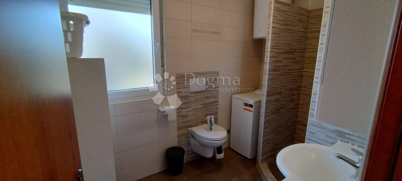 2 apartmana okolica grada krka - slika 14
