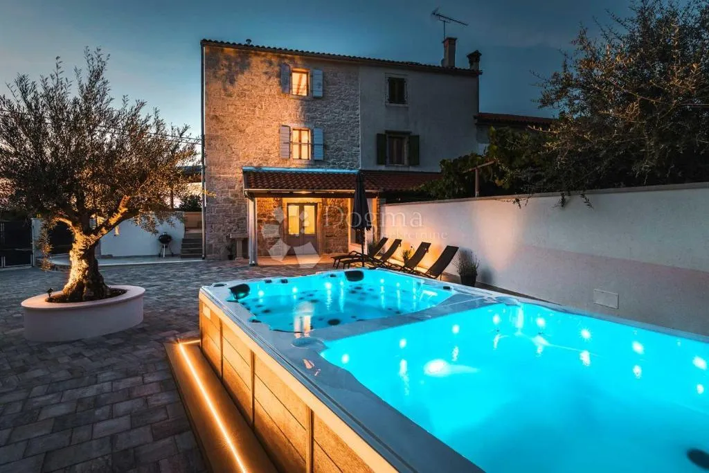 poreč - renovirana kamena kuća zadnja u nizu s jakuzijem - slika 22