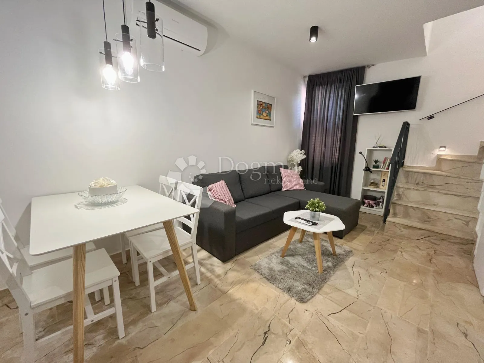 renovirana kuća u centru rovinja - slika 2