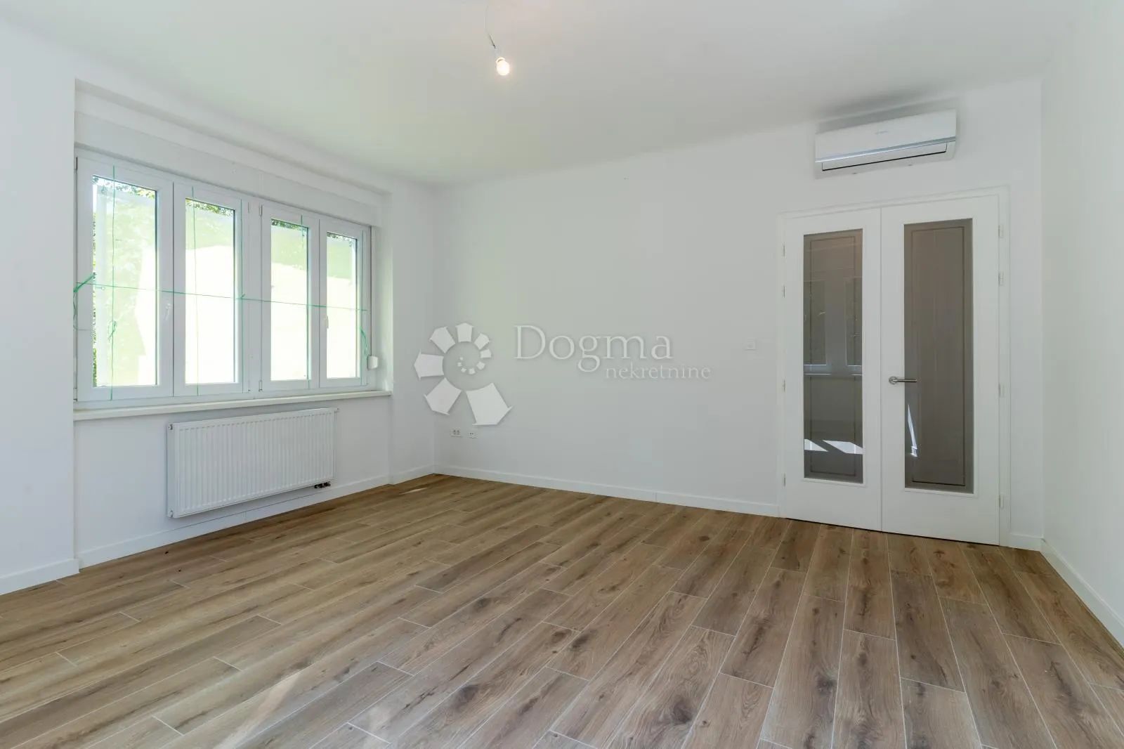 novoadaptiran (2026) 4s stan 110m2 na vrhunskoj lokaciji donji grad - slika 15