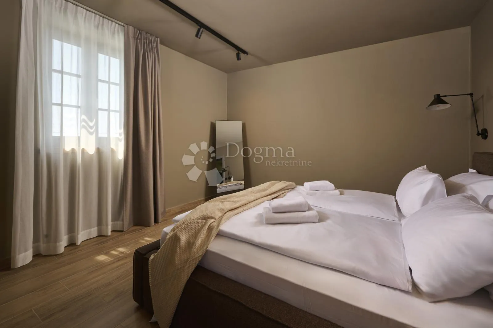 poreč, luksuzna vila s bazenom, 5 spavaćih soba, pogled more - slika 17