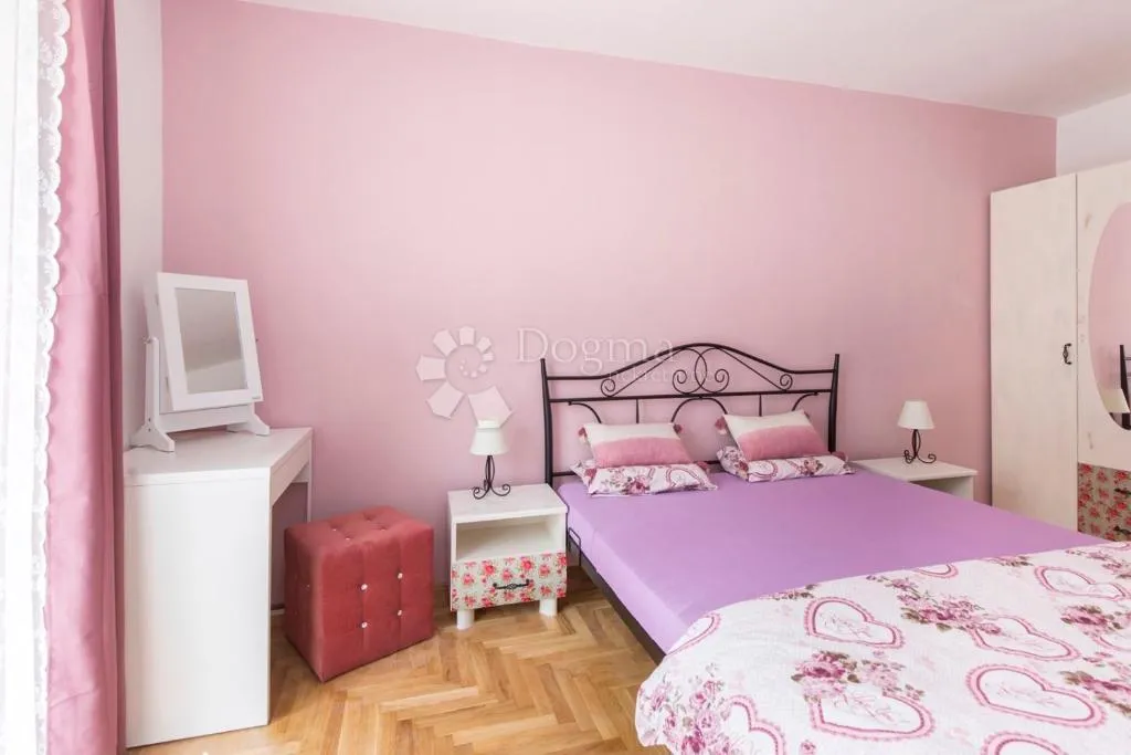 potpuno namješten i uređen stan, rabac - slika 8
