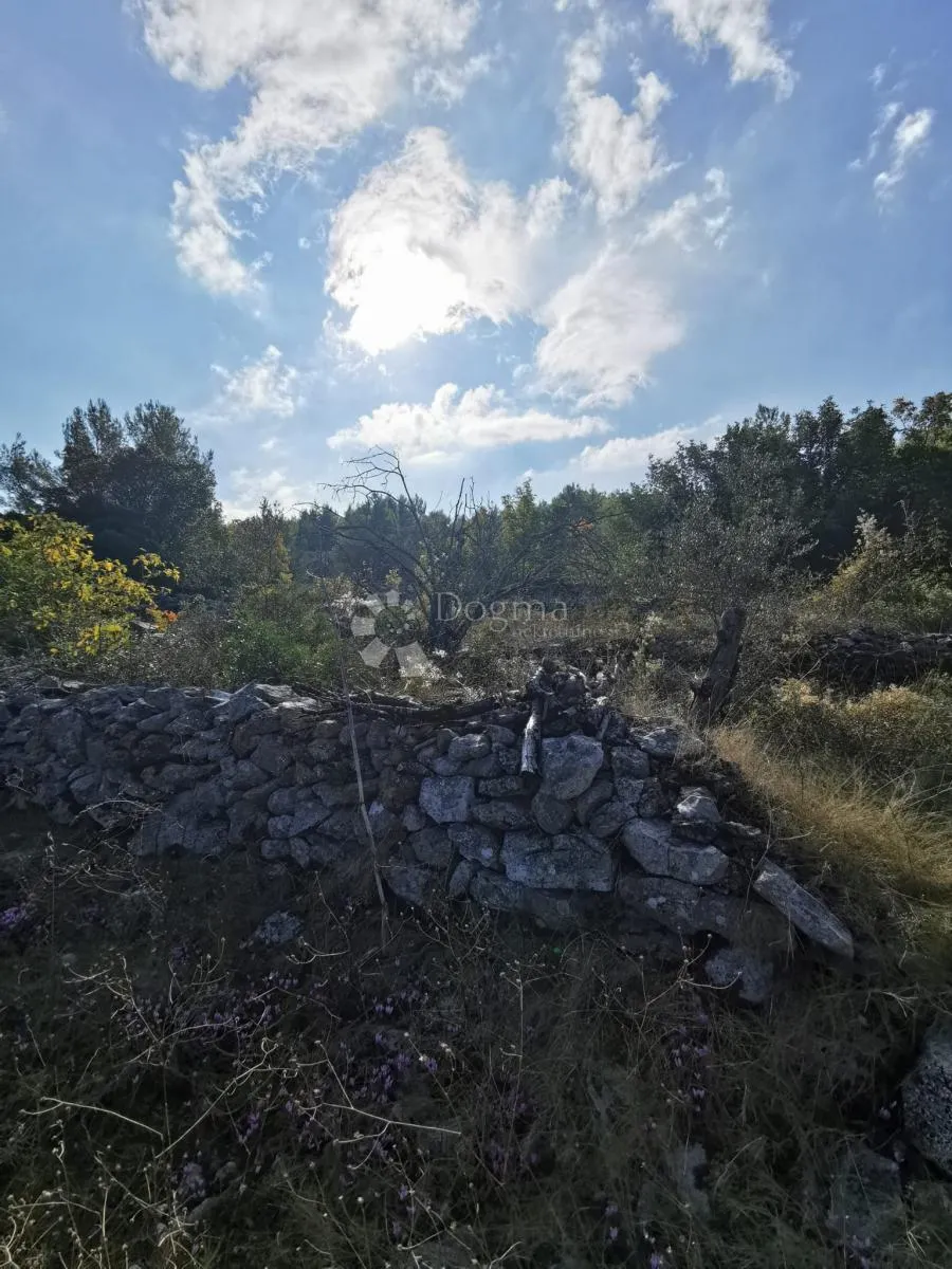 poljoprivredno zemljište sa kamenim ruševnim kućicama - slika 15