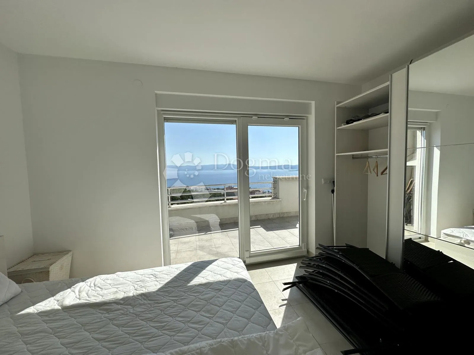 prilika! penthouse sa panormaskim pogledom i bazenom crikvenica - slika 9