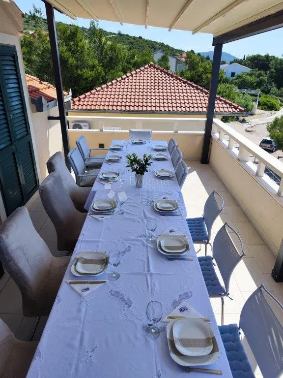 rogoznica- predivna villa na plaži - slika 24