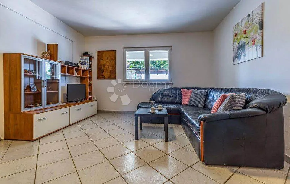 medulin, kuća sa dva apartmana na mirnoj lokaciji - slika 16