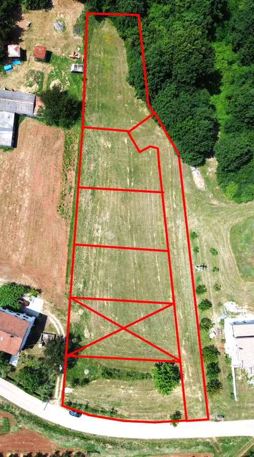atraktivno građevinsko zemljište - barban - slika 2