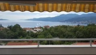 atraktivan stan u villi sa predivnim panoramskim pogledom na more - slika 8
