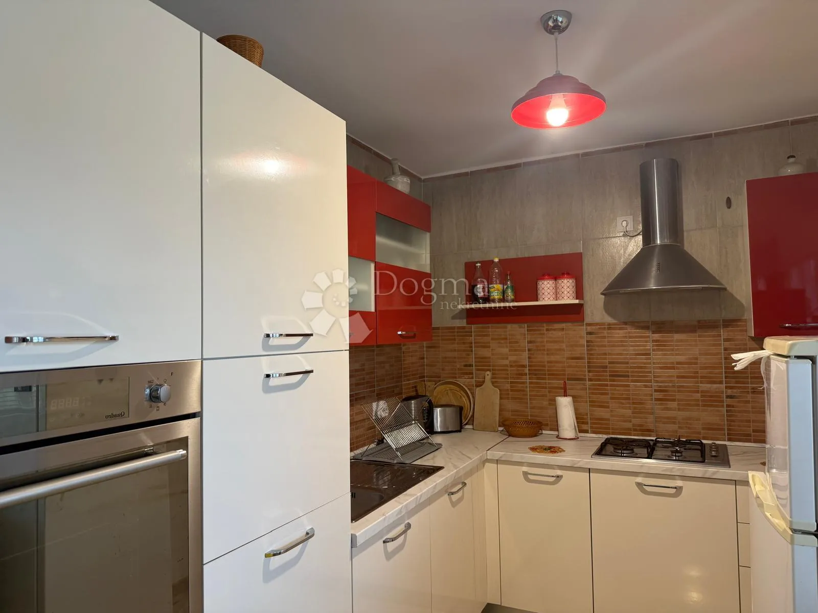 kuća s 2 stana - 300 m od mora - slika 11