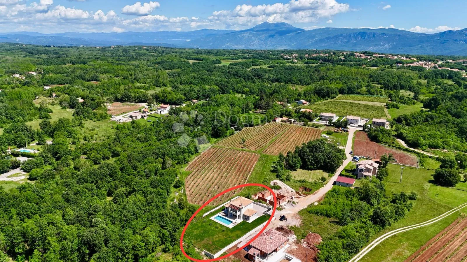 potpuno opremljena villa, na mirnoj lokaciji! - slika 53