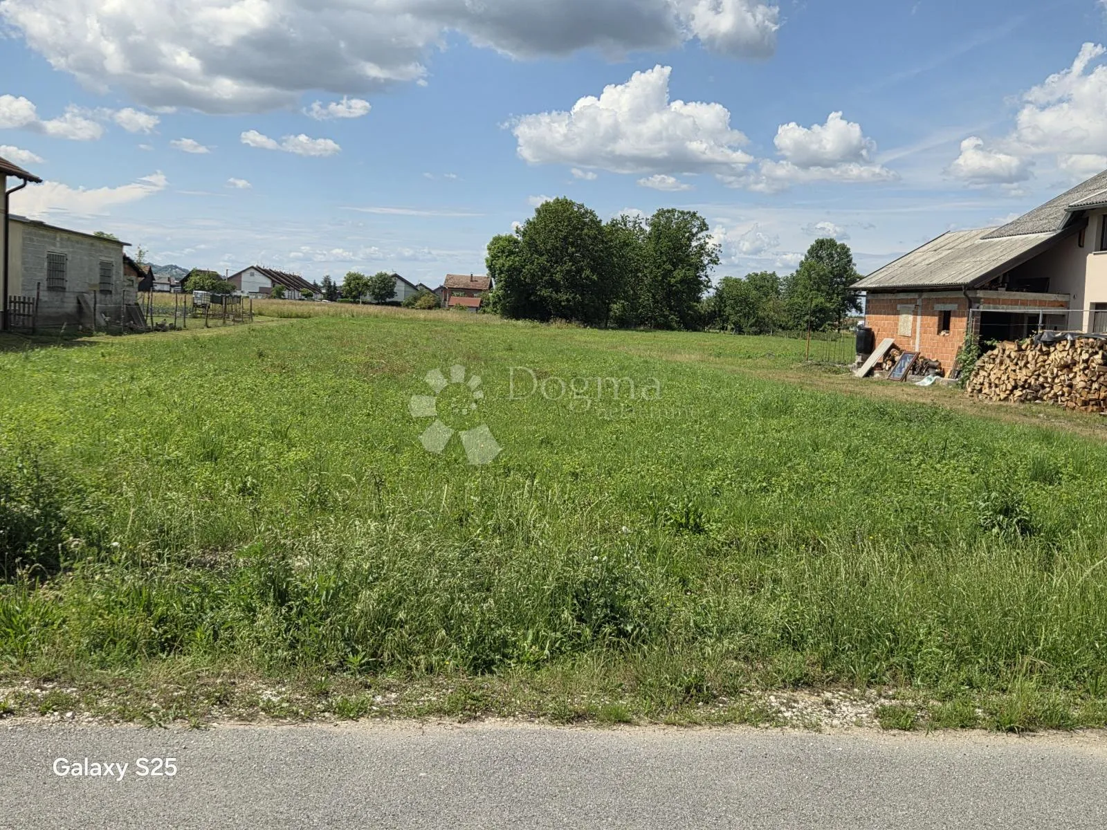 zemljište sa građevinskom dozvolom za 6 stanova - slika 4