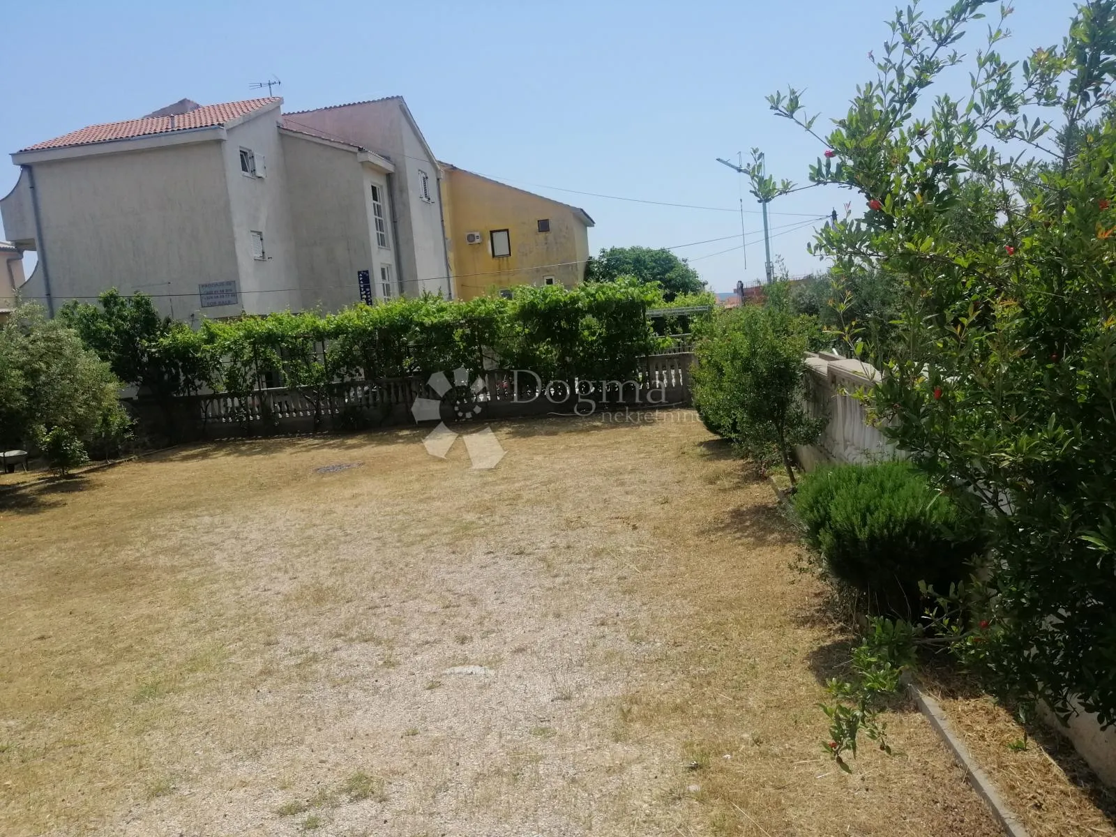 tribunj - kuća s 9 apartmana + građevinska parcela 418 m2 - slika 14