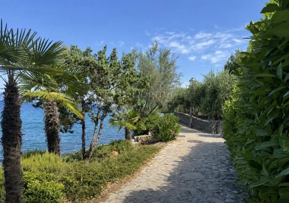 prvi red do mora / 2s+db / otok krk - slika 2